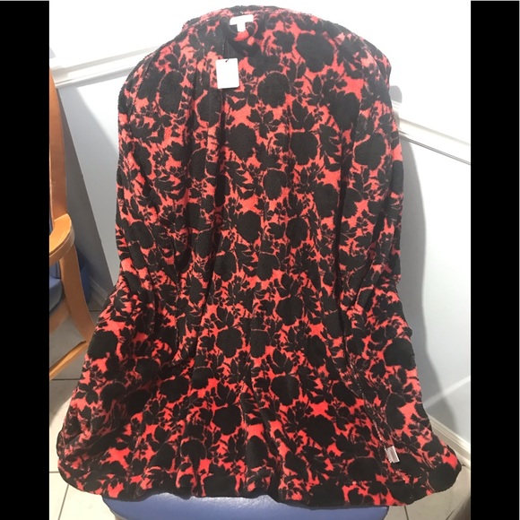 New rare Vera Bradley hooded plush fleece robe, Silhouette Floral red and black - Picture 9 of 15